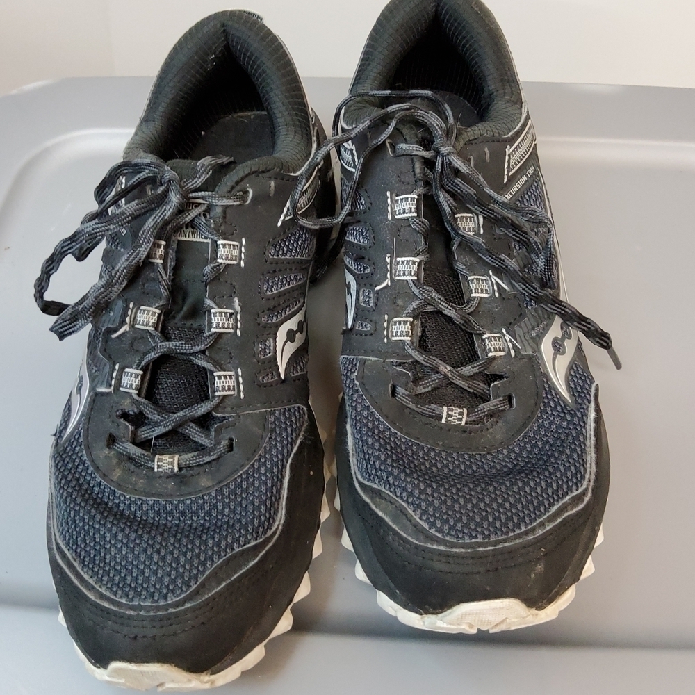Saucony run anywhere women's 9.5 black EUC